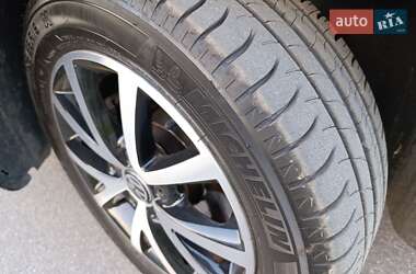 Мінівен Volkswagen Touran 2013 в 