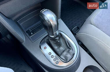 Мінівен Volkswagen Touran 2012 в 