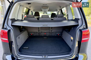 Мінівен Volkswagen Touran 2012 в 