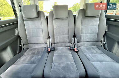 Мінівен Volkswagen Touran 2012 в 