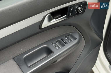 Минивэн Volkswagen Touran 2013 в 