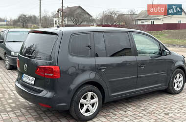 Мінівен Volkswagen Touran 2015 в 