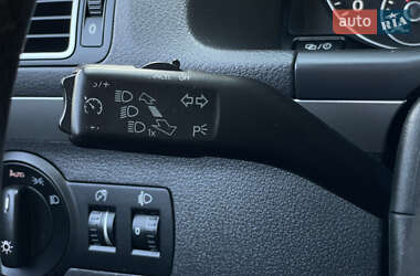 Мінівен Volkswagen Touran 2012 в 