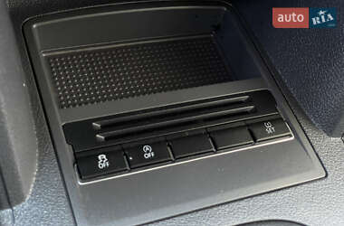 Мінівен Volkswagen Touran 2012 в 
