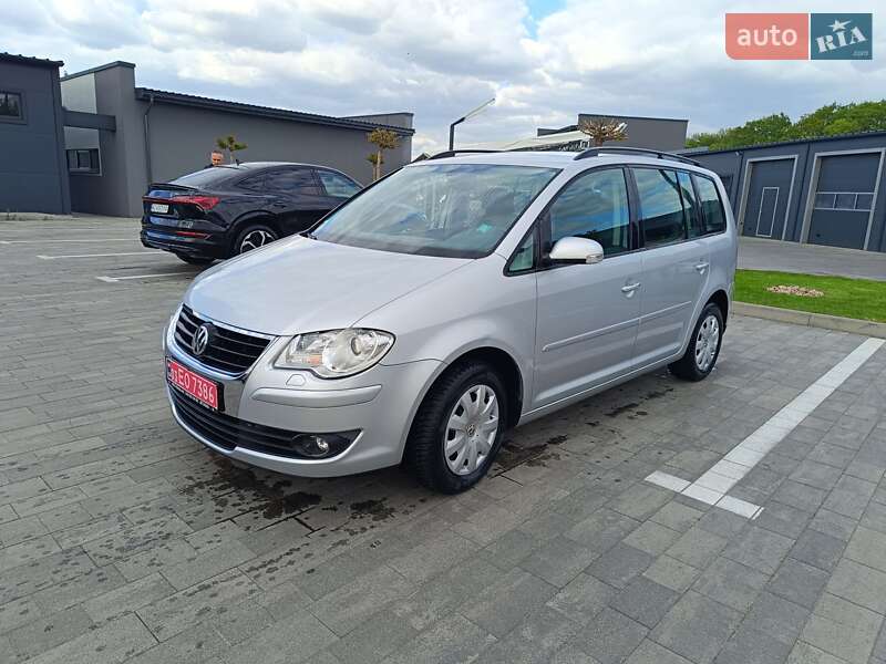 Минивэн Volkswagen Touran 2009 в 