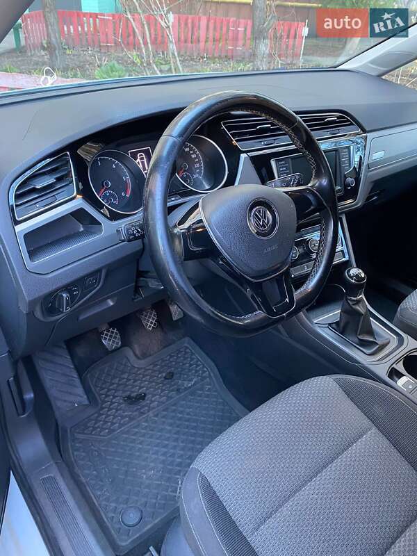 Мікровен Volkswagen Touran 2016 в Києві