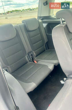 Мінівен Volkswagen Touran 2014 в 