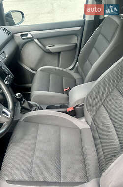 Мінівен Volkswagen Touran 2014 в 