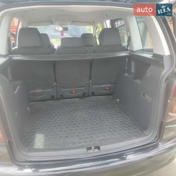 Минивэн Volkswagen Touran 2006 в Виннице