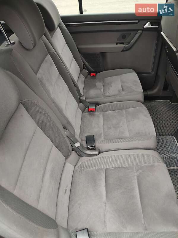 Мінівен Volkswagen Touran 2011 в Ємільчиному