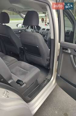 Минивэн Volkswagen Touran 2011 в 