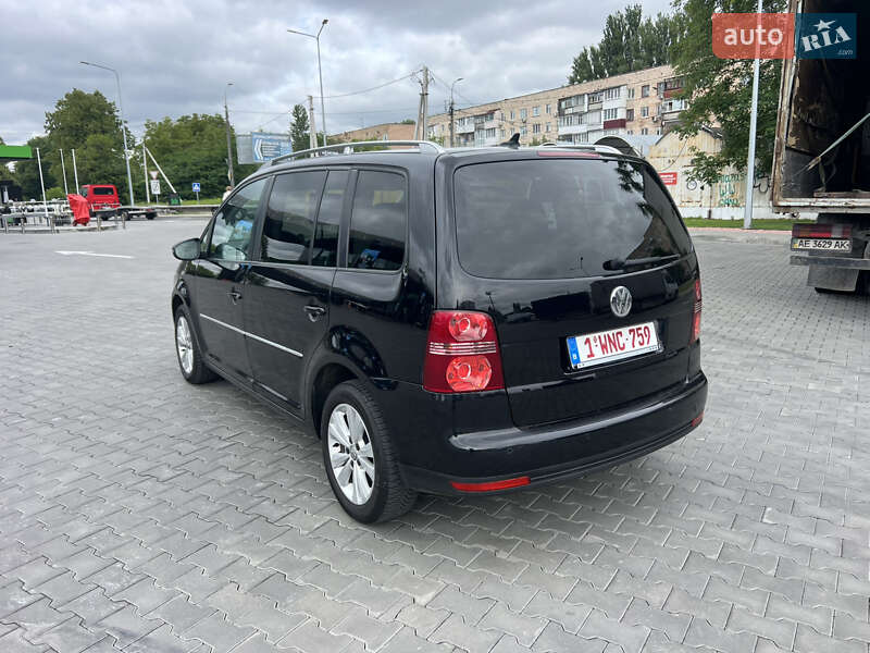 Мінівен Volkswagen Touran 2010 в Луцьку
