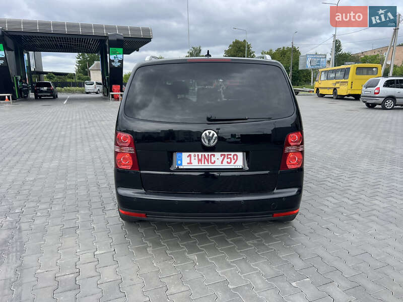 Мінівен Volkswagen Touran 2010 в Луцьку