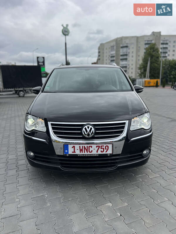 Мінівен Volkswagen Touran 2010 в Луцьку