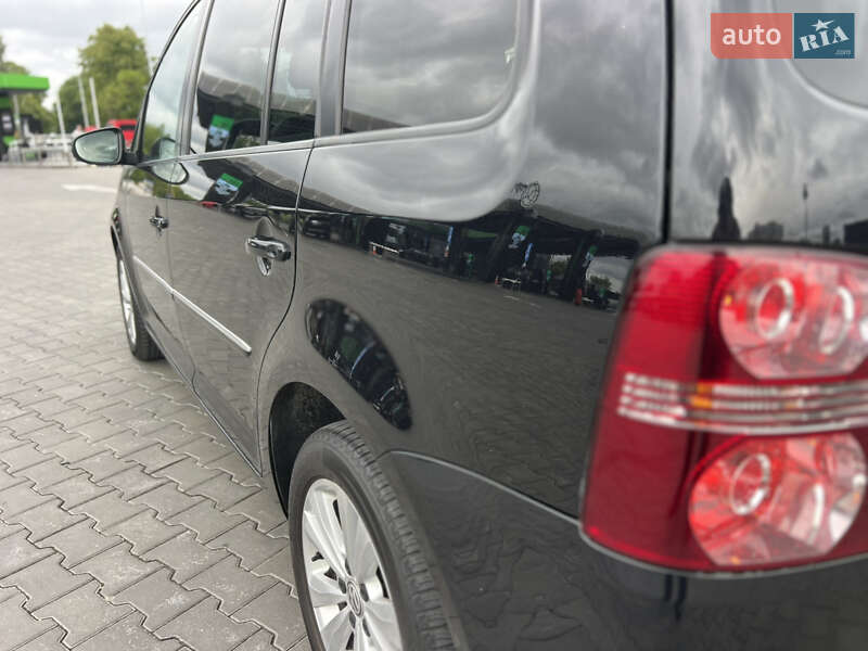 Мінівен Volkswagen Touran 2010 в Луцьку