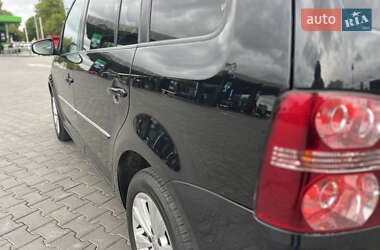 Минивэн Volkswagen Touran 2010 в 