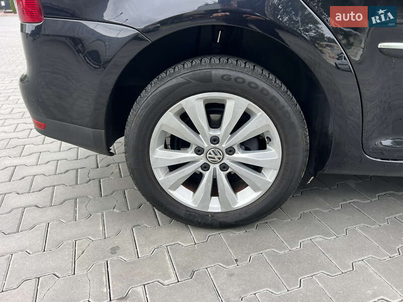 Мінівен Volkswagen Touran 2010 в Луцьку