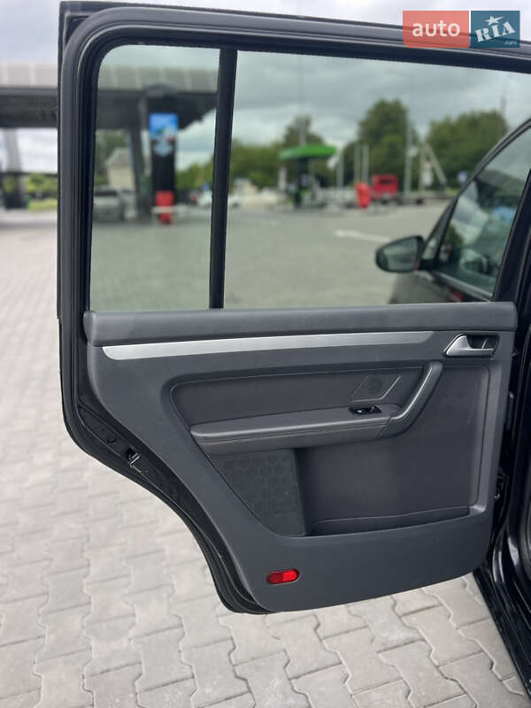 Мінівен Volkswagen Touran 2010 в Луцьку