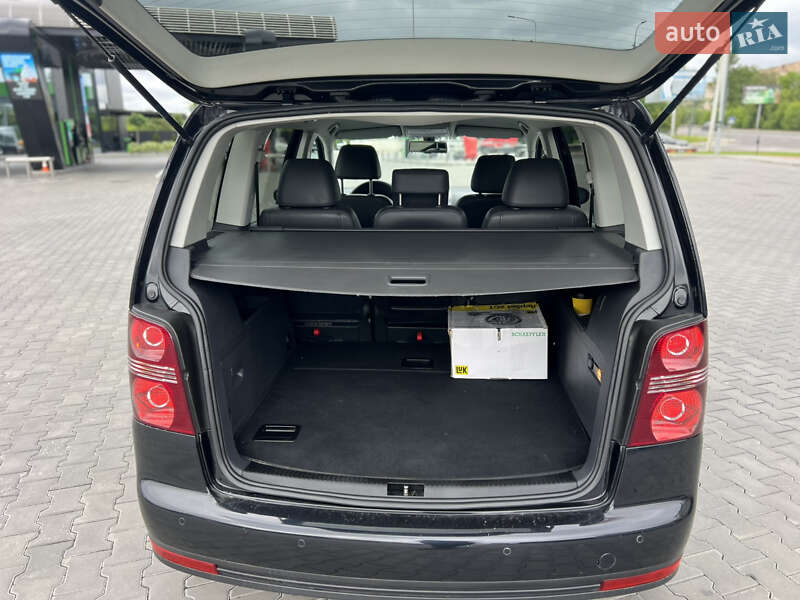 Мінівен Volkswagen Touran 2010 в Луцьку