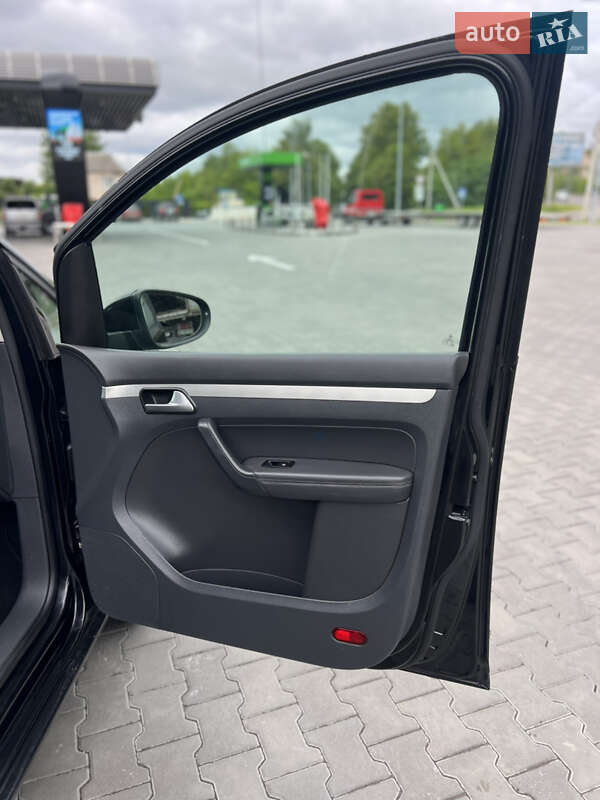 Мінівен Volkswagen Touran 2010 в Луцьку