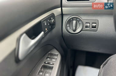 Минивэн Volkswagen Touran 2010 в 