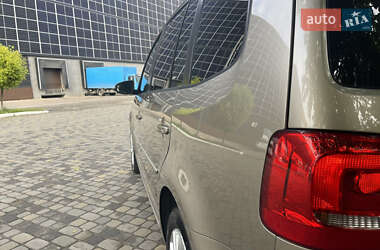 Минивэн Volkswagen Touran 2012 в 