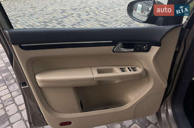 Минивэн Volkswagen Touran 2012 в 