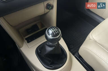 Минивэн Volkswagen Touran 2012 в 