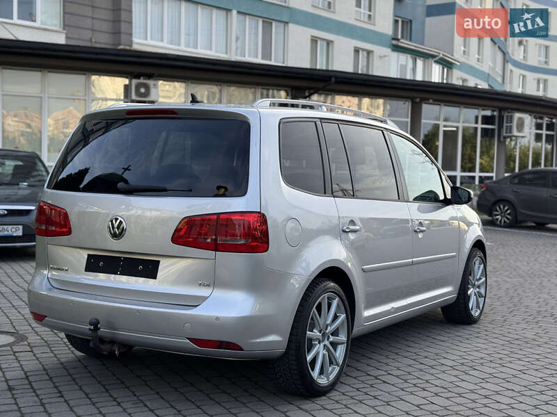 Мінівен Volkswagen Touran 2010 в Івано-Франківську
