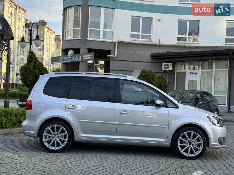 Мінівен Volkswagen Touran 2010 в Івано-Франківську