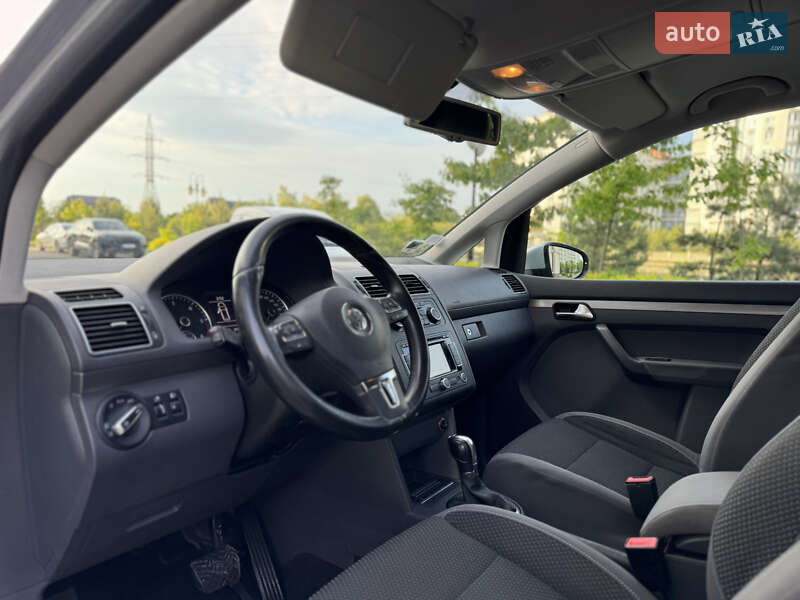 Мінівен Volkswagen Touran 2010 в Івано-Франківську