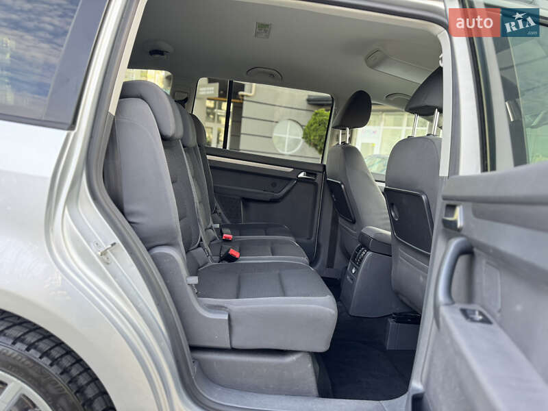 Мінівен Volkswagen Touran 2010 в Івано-Франківську
