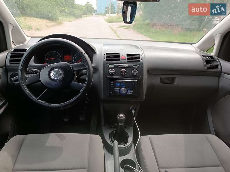 Минивэн Volkswagen Touran 2006 в Днепре