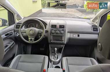 Мінівен Volkswagen Touran 2013 в 