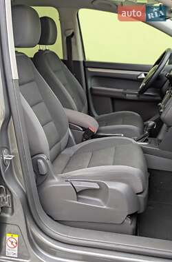 Мінівен Volkswagen Touran 2013 в 