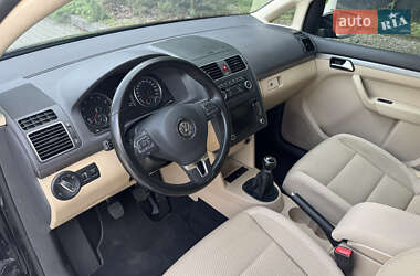 Мінівен Volkswagen Touran 2011 в 
