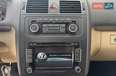 Мінівен Volkswagen Touran 2011 в 