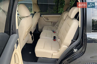 Мінівен Volkswagen Touran 2011 в 