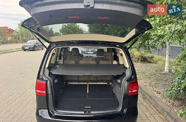 Мінівен Volkswagen Touran 2011 в 