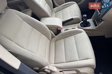 Мінівен Volkswagen Touran 2011 в 