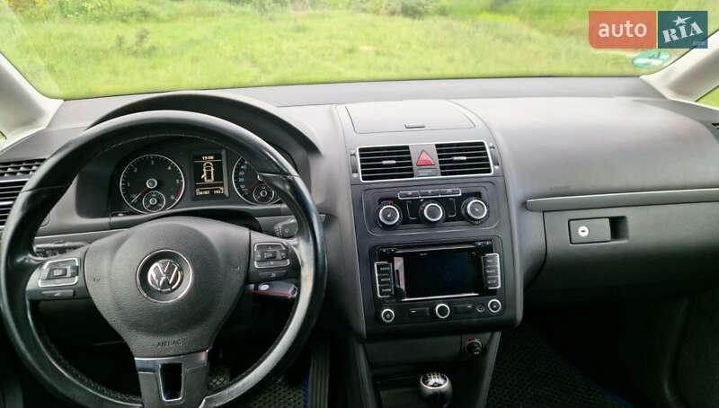 Минивэн Volkswagen Touran 2011 в Калиновке