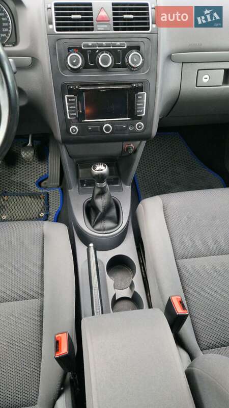 Минивэн Volkswagen Touran 2011 в Калиновке