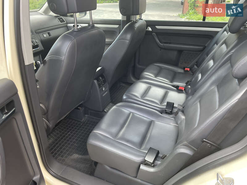 Минивэн Volkswagen Touran 2013 в Чернигове