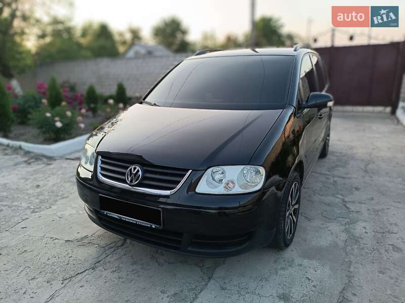Минивэн Volkswagen Touran 2006 в Днепре