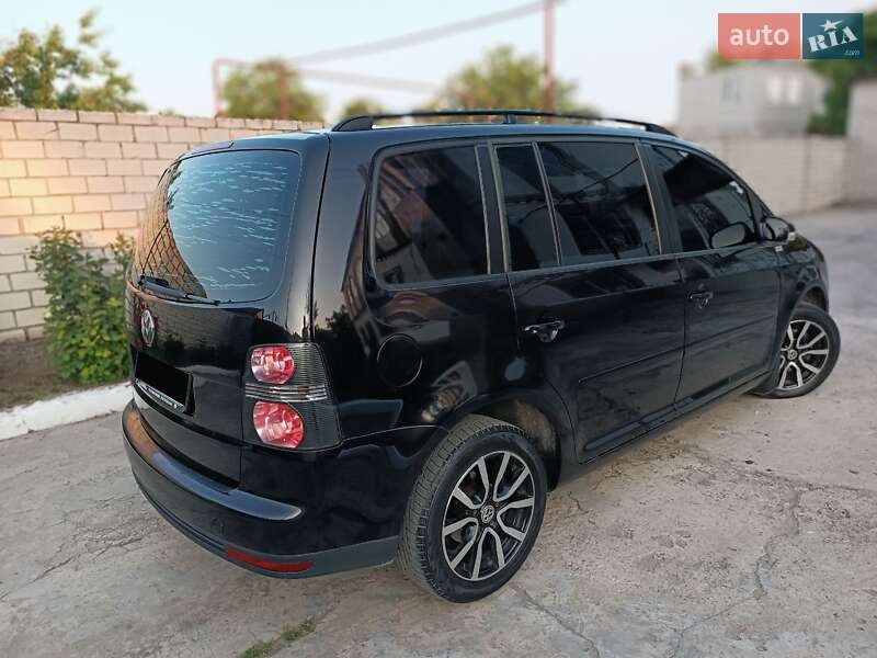 Минивэн Volkswagen Touran 2006 в Днепре