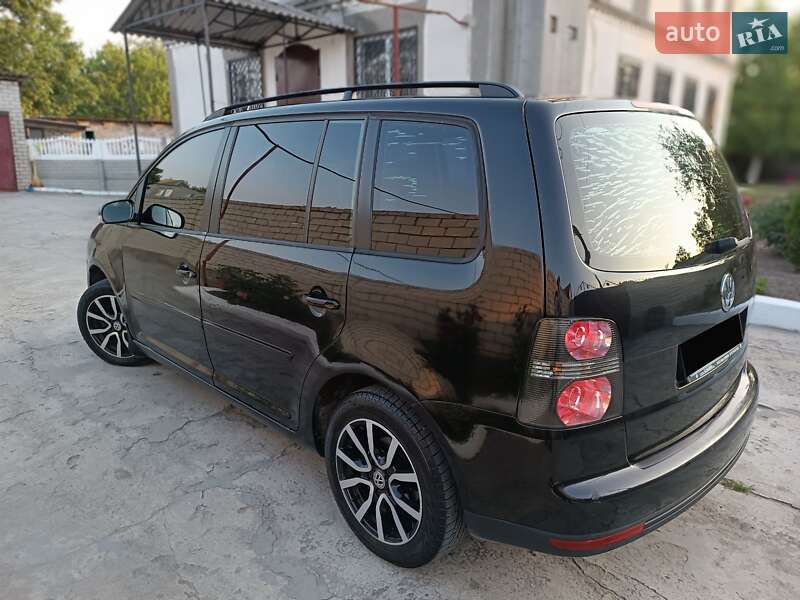 Минивэн Volkswagen Touran 2006 в Днепре