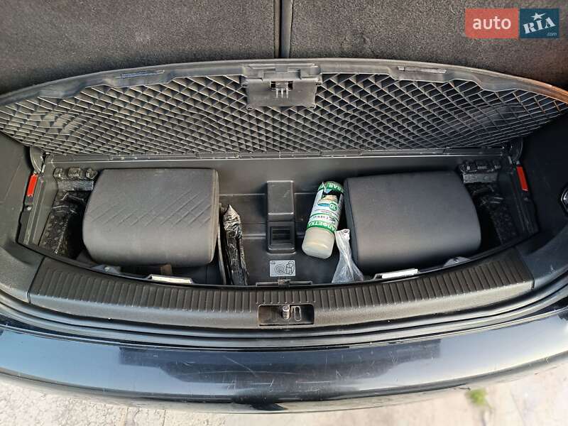 Минивэн Volkswagen Touran 2006 в Днепре