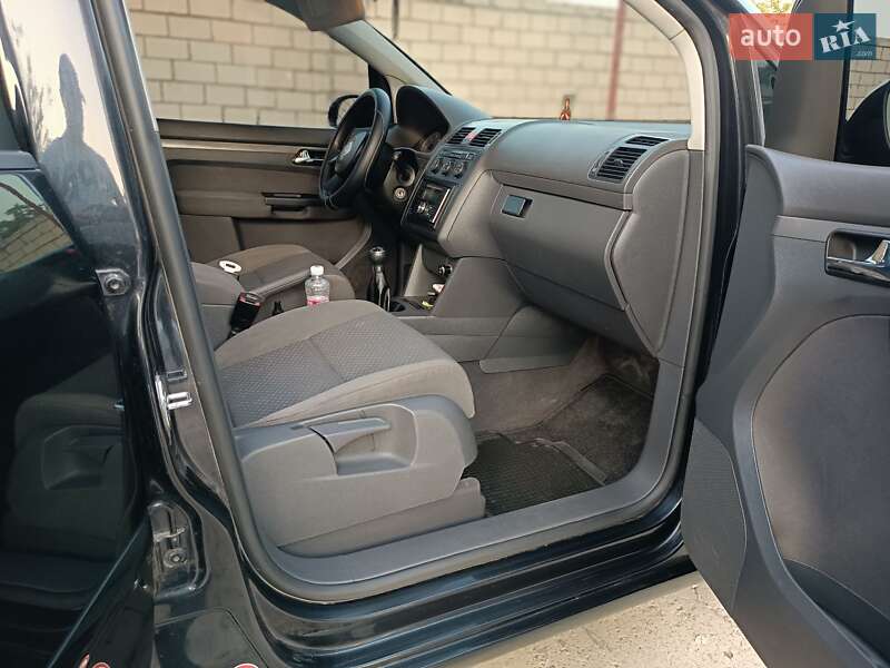Минивэн Volkswagen Touran 2006 в Днепре