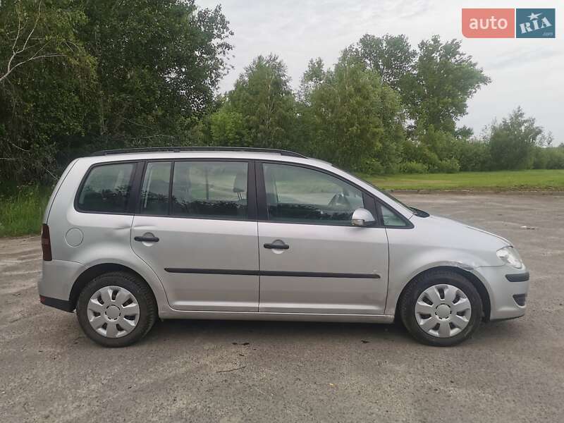 Минивэн Volkswagen Touran 2009 в Любомле