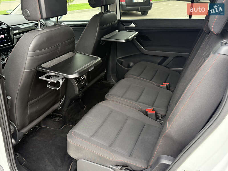 Мікровен Volkswagen Touran 2017 в Стрию